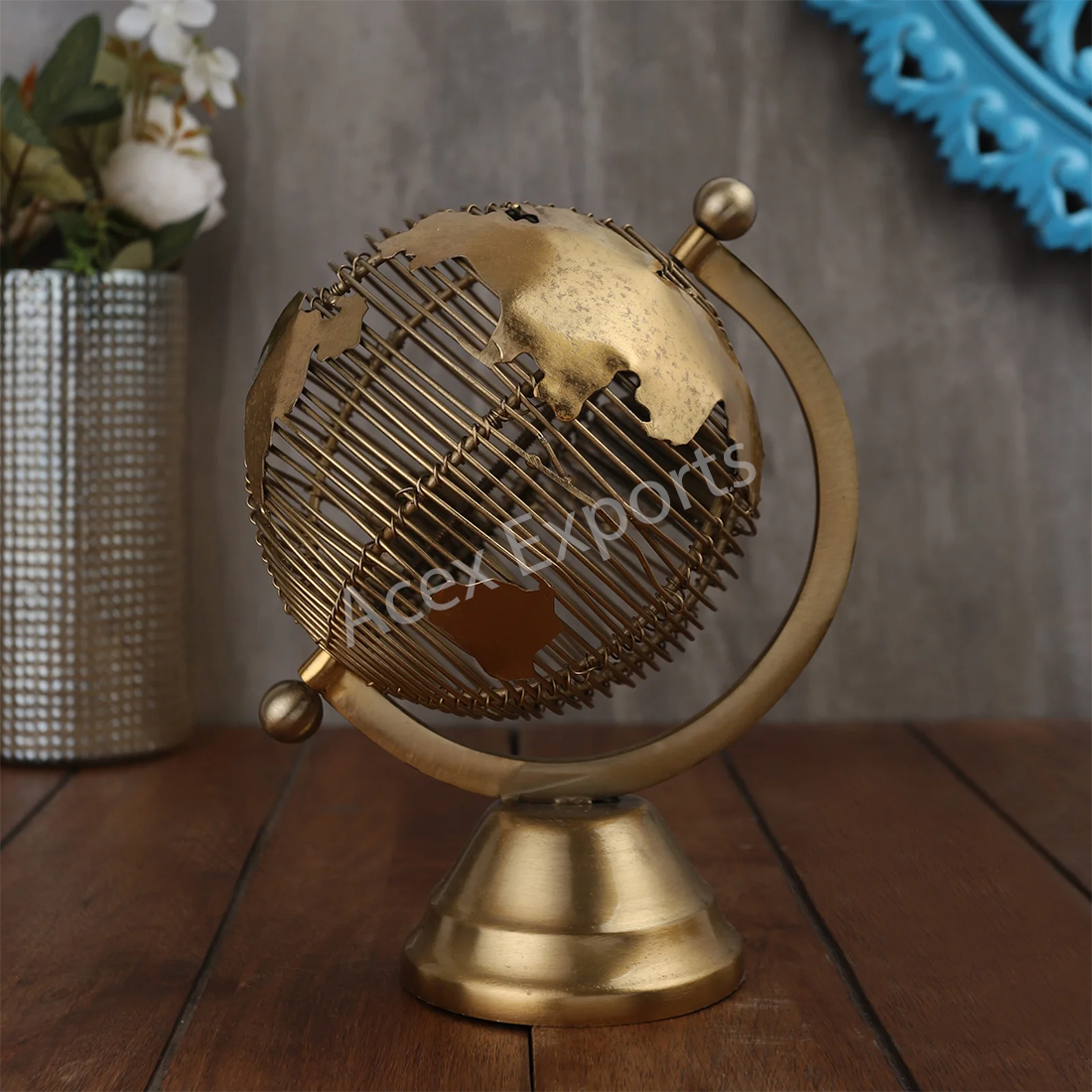 Solidarity Globe Gold Small