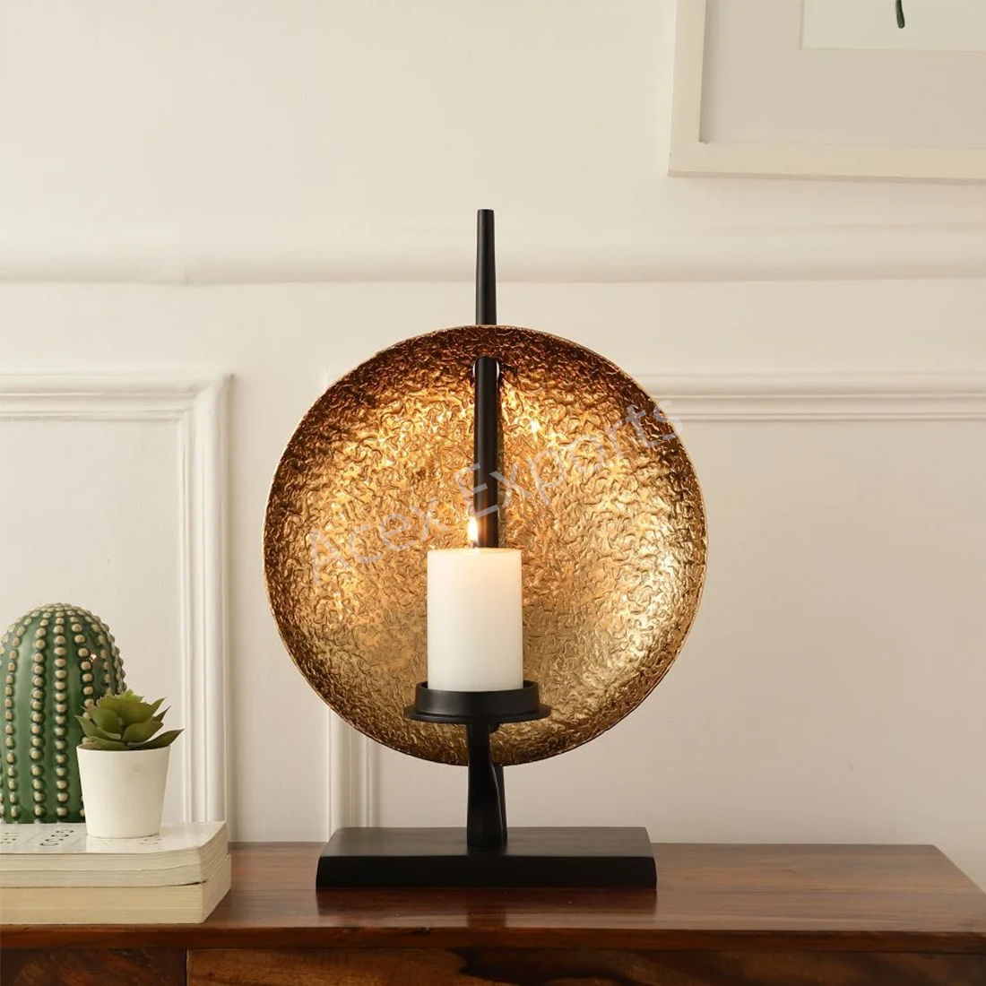 Luminous Disc Candle Holder in gold and Black Finish