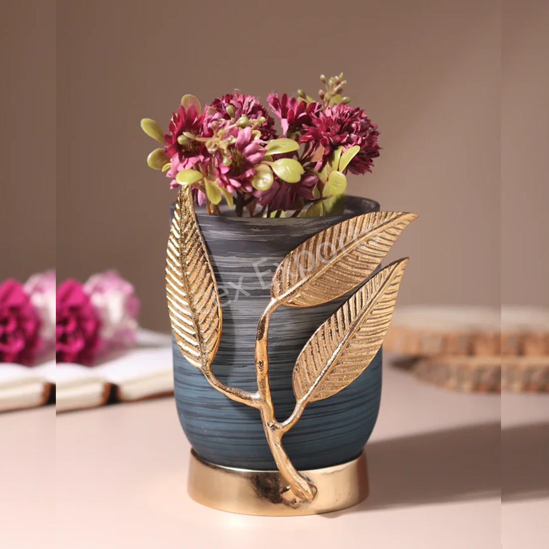 Leaf Glass Vase in wavy grey & gold