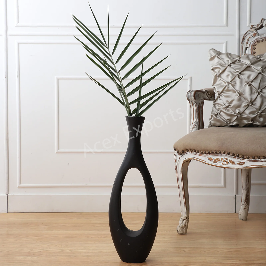 Oblong Vase in Black Small Size