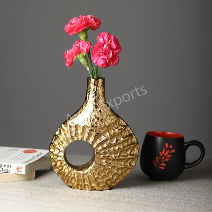 Seashell Serenity Vase – small gold