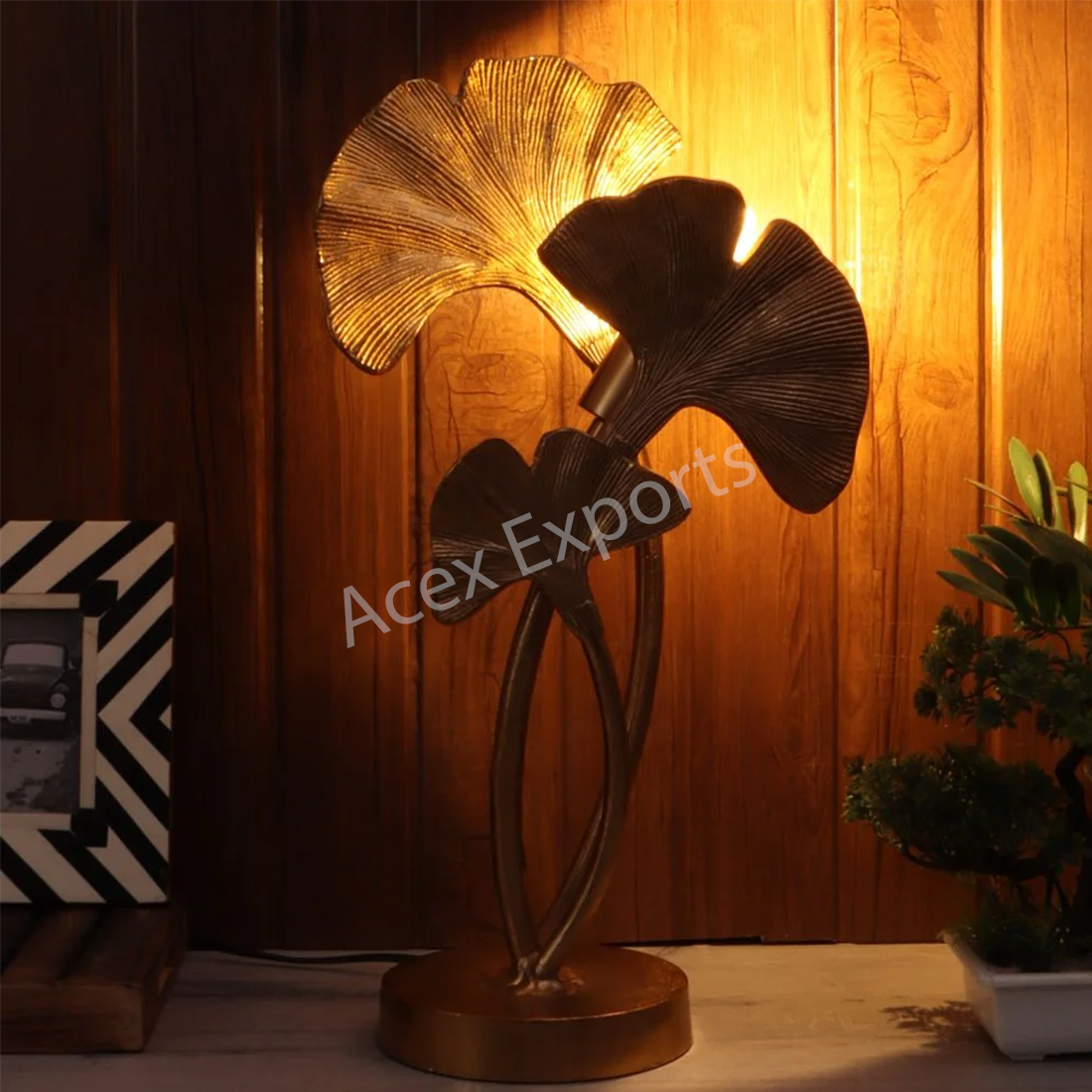 Trinity Gold Leaves lamp